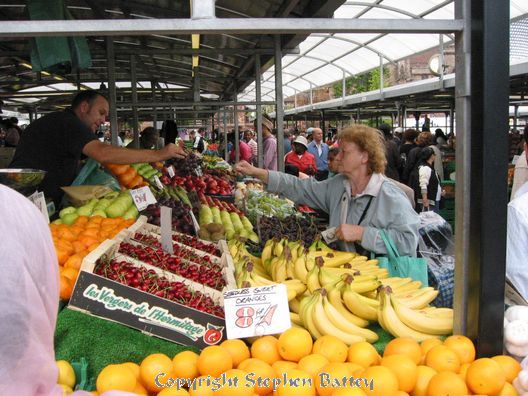 Money changing hands at the Bullring markets in Birmingham